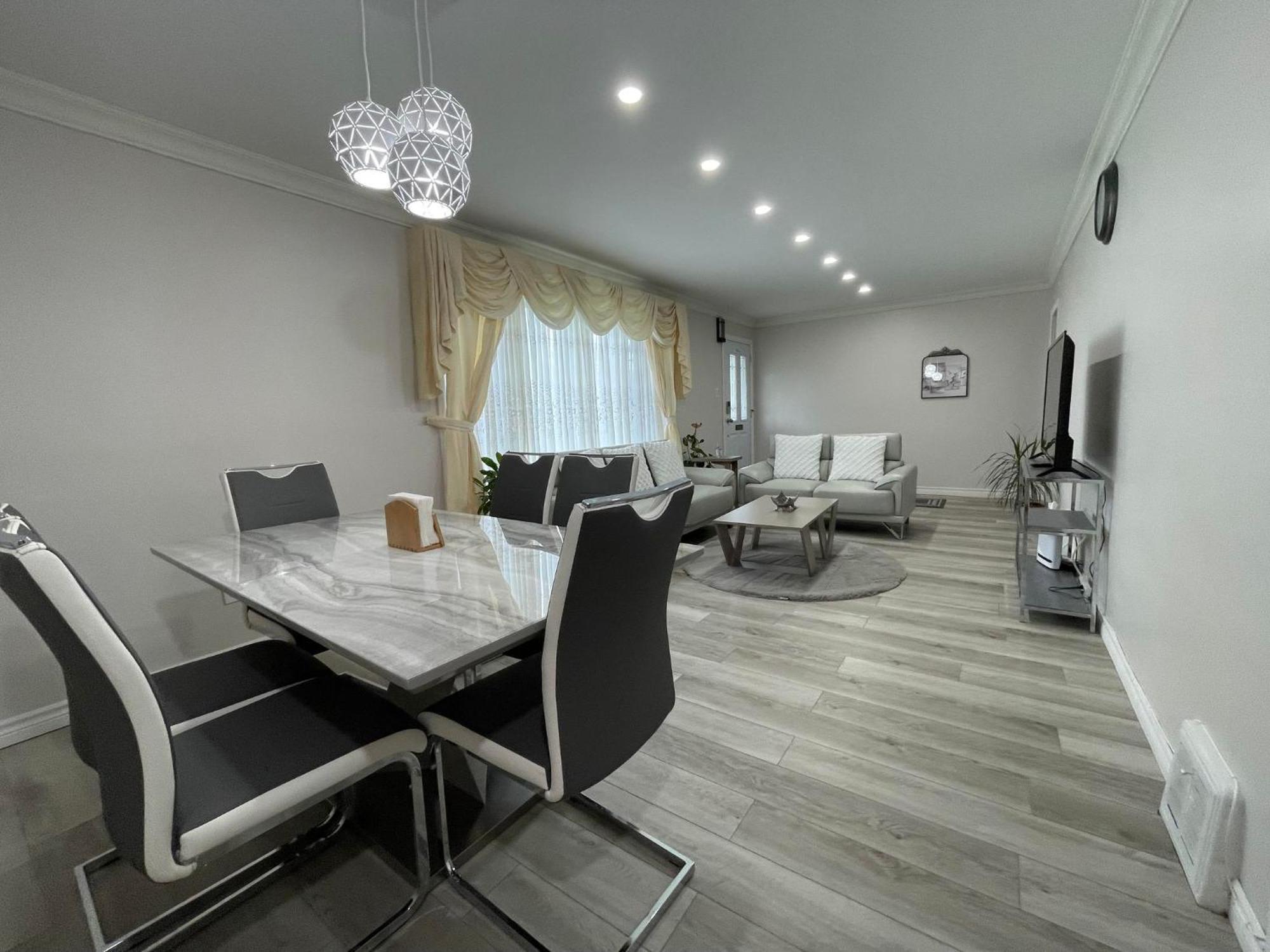 فيلا Luxurious Cozy House In Bluffs With Lake View تورونتو المظهر الخارجي الصورة