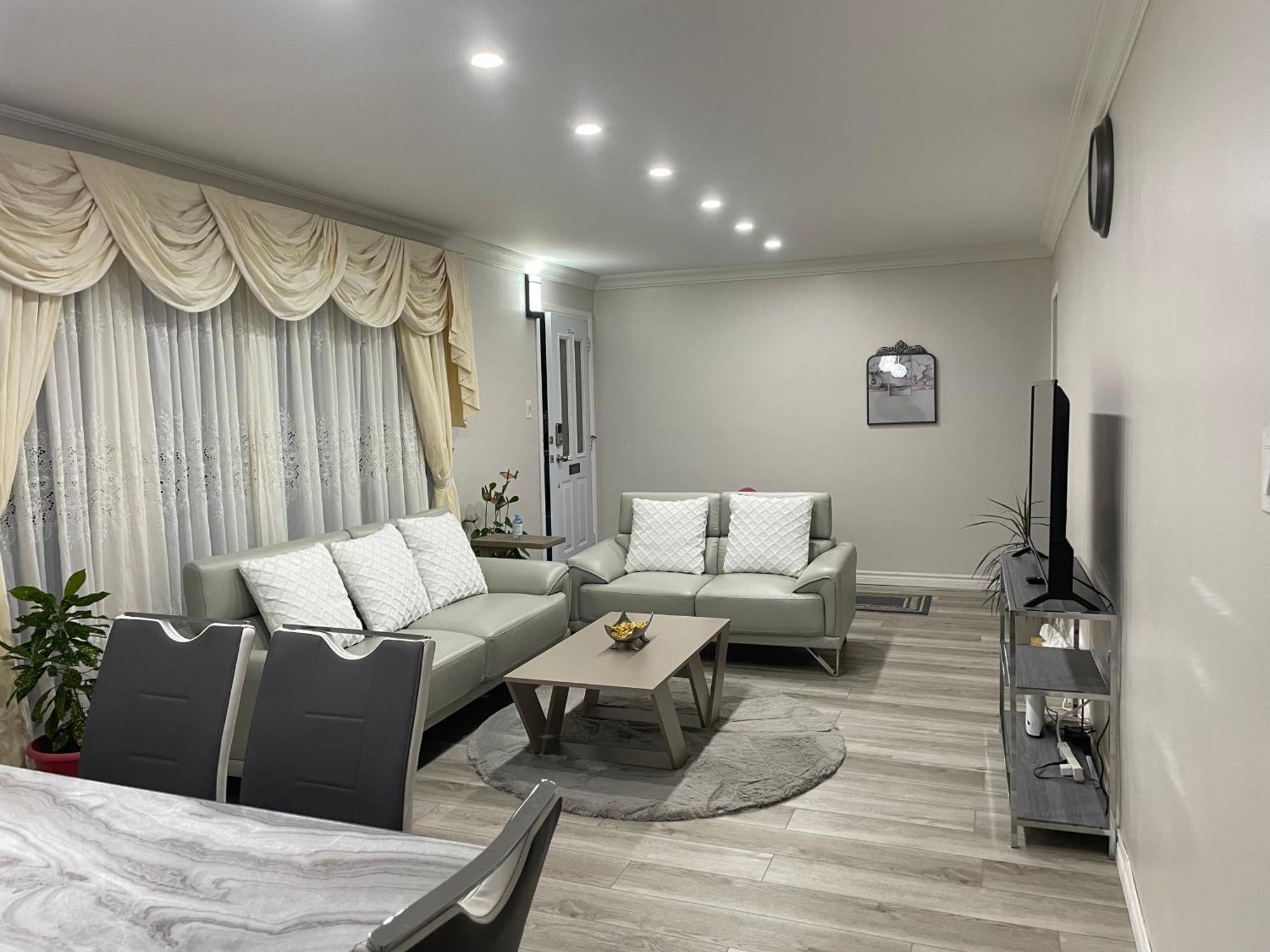فيلا Luxurious Cozy House In Bluffs With Lake View تورونتو المظهر الخارجي الصورة